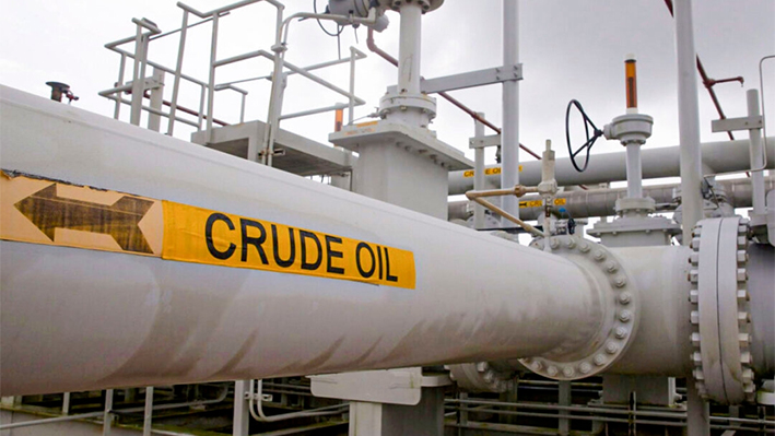 Un laberinto de tuberías y válvulas de petróleo crudo durante una visita guiada por el Departamento de Energía a la Reserva Estratégica de Petróleo en Freeport, Texas, el 9 de junio de 2016. (Richard Carson/Reuters)

