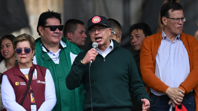El presidente colombiano Gustavo Petro pronuncia un discurso durante una manifestación del Primero de Mayo (Día del Trabajo) en Bogotá (Colombia), el 1 de mayo de 2024. (Raul Arboleda/AFP vía Getty Images)