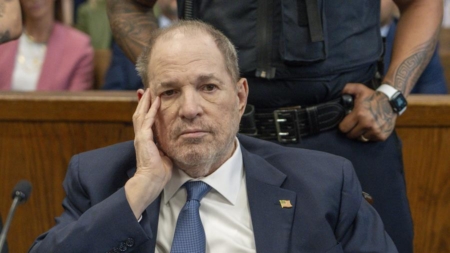 Acusan a Harvey Weinstein de nuevos delitos antes de su juicio en Nueva York