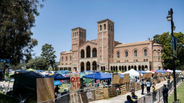 Policía de la UCLA emite orden de reunión ilegal al campamento pro-Palestina