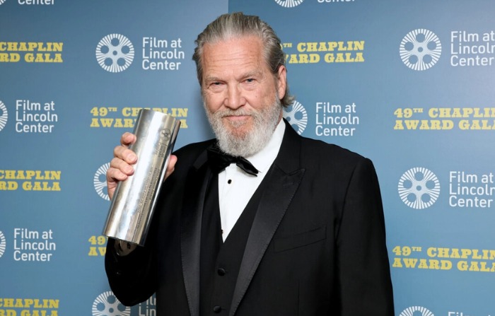 Jeff Bridges posa durante la 49.ª edición del Premio Chaplin que lo honró en la ciudad de Nueva York el 29 de abril de 2024. (Jamie McCarthy/Getty Images)