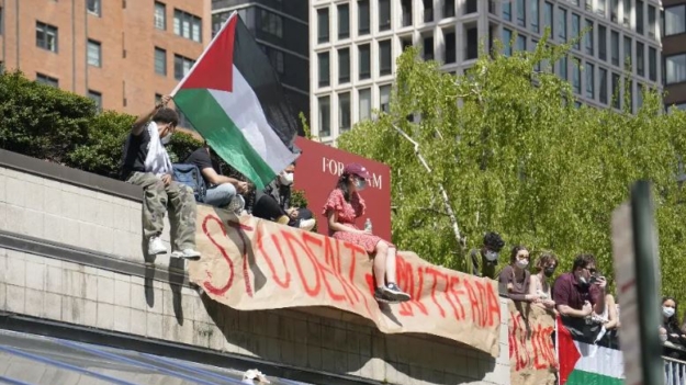 Activistas comunistas utilizan protestas pro-Palestina para fomentar una «real revolución»