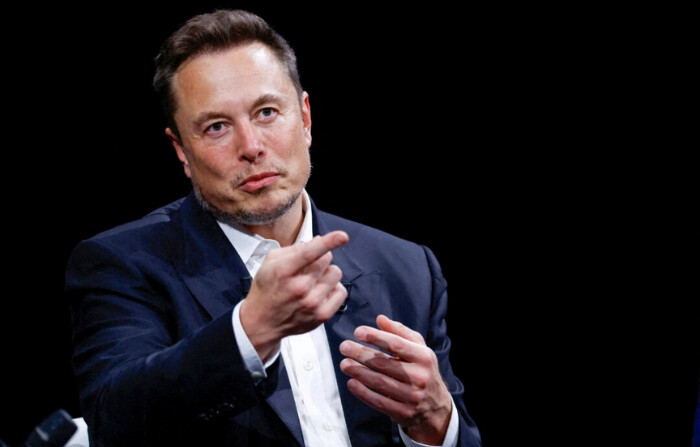 Elon Musk restablece la cuenta del polémico comentarista Nick Fuentes en X
