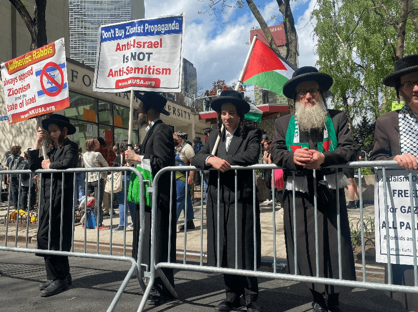 Manifestantes en la Universidad de Fordham en Nueva York, 1 de mayo de 2024. (Enrico Trigoso/The Epoch Times)