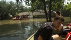 Autoridades advierten sobre el riesgo de inundaciones en Texas y ordenan evacuaciones