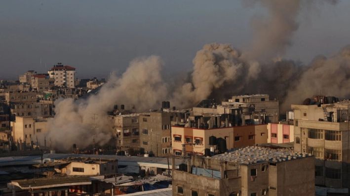 Una vista de Rafah en el sur de la Franja de Gaza después del final de un alto al fuego de siete días, el 1 de diciembre de 2023. (Said Khatib/AFP vía Getty Images)