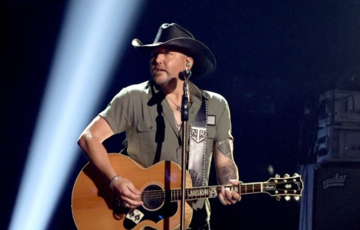 Jason Aldean actúa en el escenario durante la 58 edición de los Premios de la Academia de Música Country en el Ford Center at The Star en Frisco, Texas, el 11 de mayo de 2023. (Theo Wargo/Getty Images)