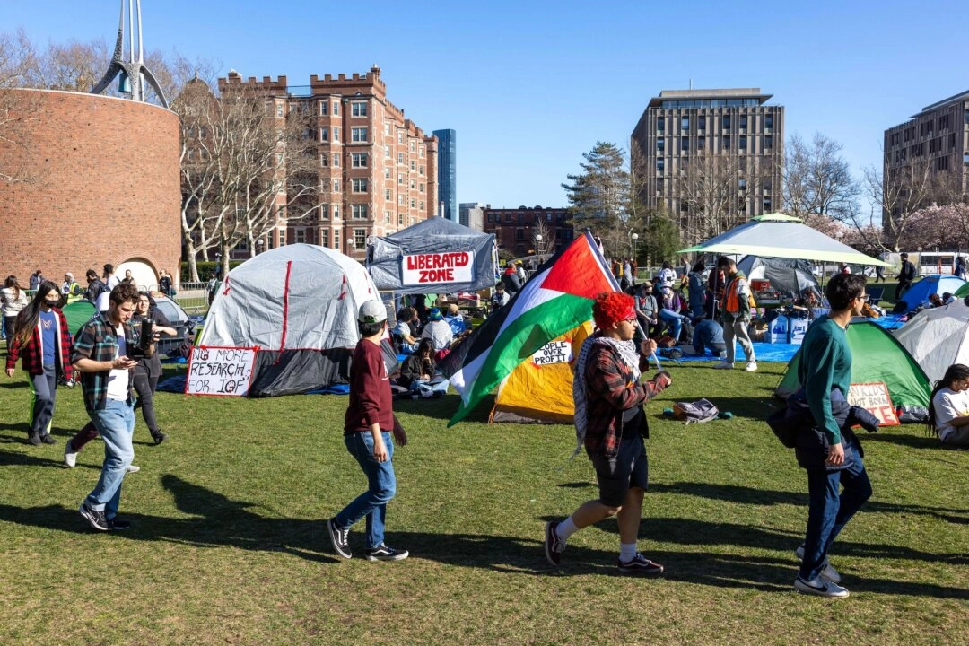 Harvard y MIT suspenderán estudiantes si no detienen las protestas en sus campus