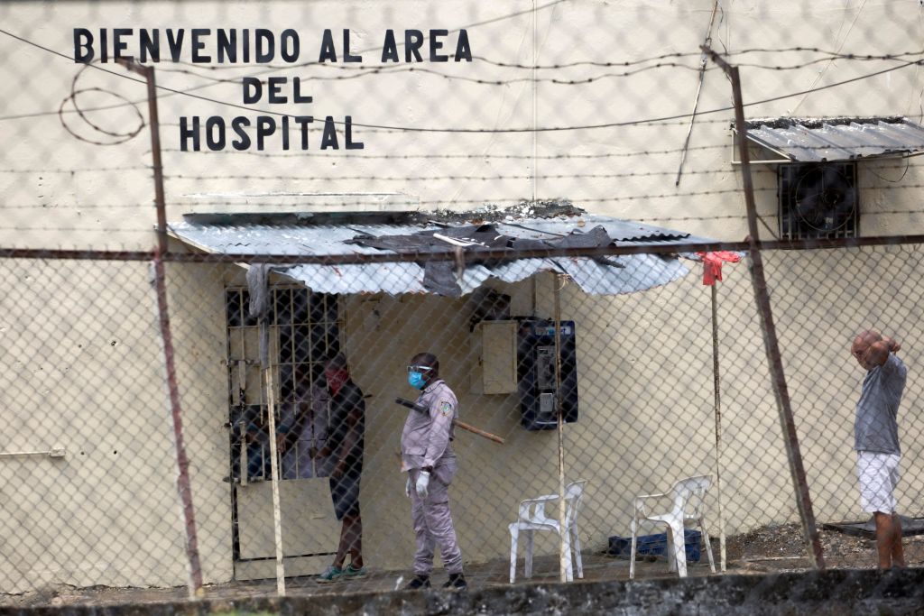 Tres presos muertos y cuatro heridos tras una riña en una cárcel dominicana
