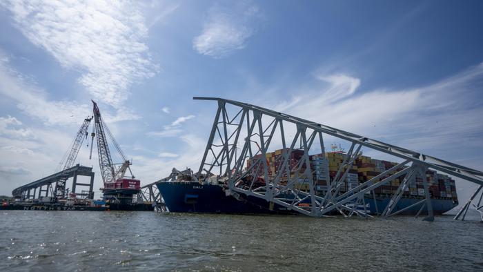 Imagen de archivo del puente derrumbado en Baltimore. (EFE/EPA/SHAWN THEW)