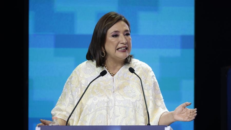 La candidata presidencial opositora, Xóchitl Gálvez, participa este martes 7 de mayo de 2024 durante la Reunión Anual de Consejeros de BBVA en Ciudad de México (México). EFE/José Méndez