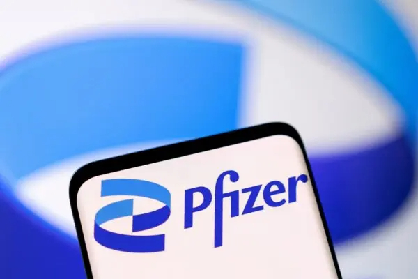 Logotipo de Pfizer en esta ilustración tomada, el 1 de mayo de 2022. (Dado Ruvic/Ilustración/Reuters)