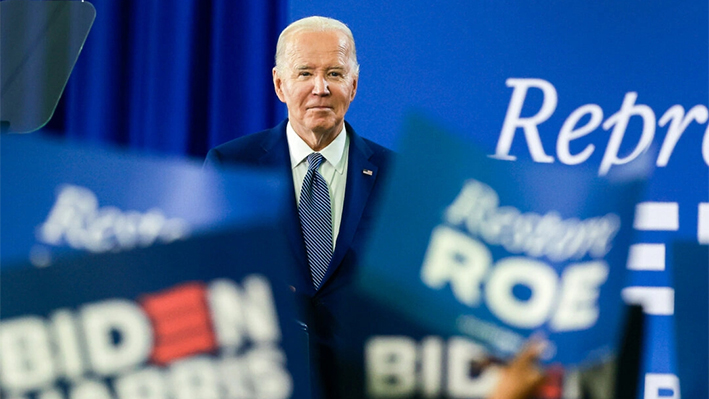 El presidente Joe Biden habla durante una parada de campaña en el campus Dale Mabry del Hillsborough Community College en Tampa, Florida, el 23 de abril de 2024. (Joe Raedle/Getty Images)