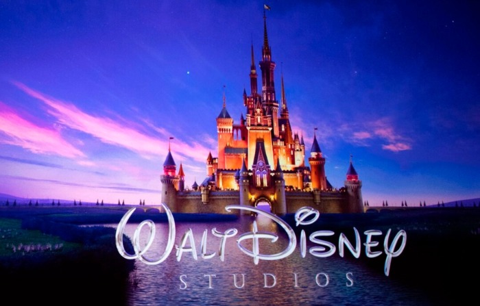 El logotipo de Walt Disney Studios se proyecta en la pantalla durante la presentación especial de CinemaCon Walt Disney Studios Motion Pictures en el Colosseum Caesars Palace en Las Vegas, Nevada, el 3 de abril de 2019. (Valerie Macon/AFP vía Getty Images)