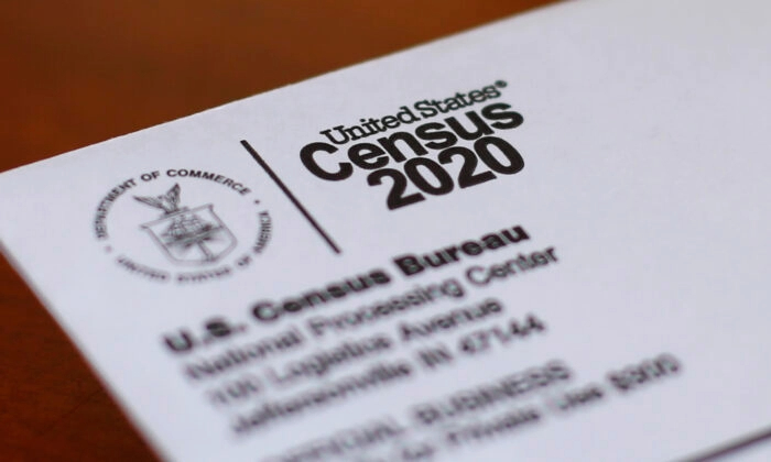 Un sobre con una carta del censo de 2020 enviada a un residente en Detroit, Michigan, el 5 de abril de 2020. (Paul Sancya/Archivo vía AP)
