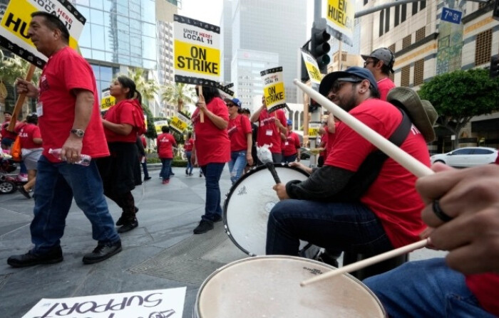 Legisladores de California intentan de nuevo brindar subsidio de desempleo a trabajadores en huelga