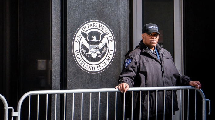 El edificio del Servicio de Inmigración y Control de Aduanas de EE.UU. en Washington el 25 de marzo de 2024. (Madalina Vasiliu/The Epoch Times)