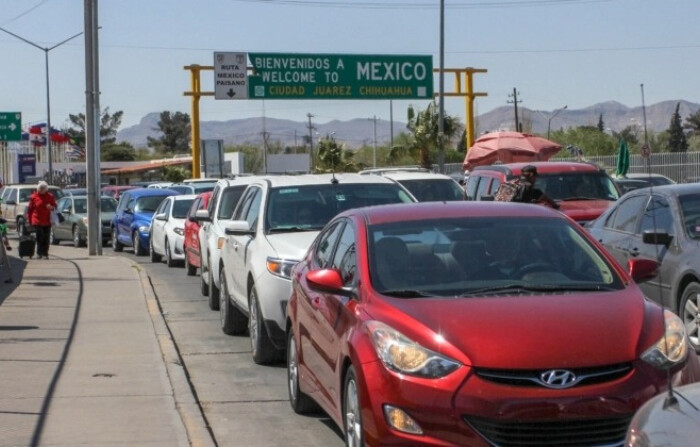 Tráfico en el puente internacional Córdova-Américas en Ciudad Juárez, estado de Chihuahua, México, el 31 de marzo de 2019. (Herika Martinex/AFP vía Getty Images)