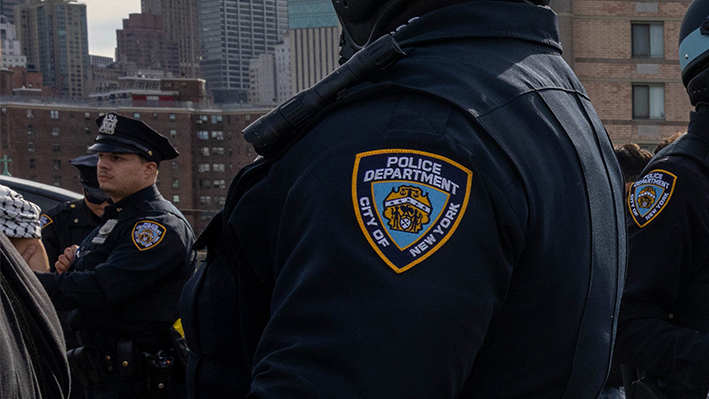 Policía de Nueva York dispara y mata a hombre que, según dicen, no quiso soltar su arma