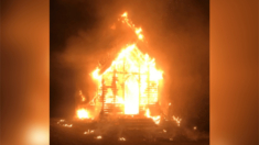 Gran incendio destruye una iglesia de 123 años en Canadá