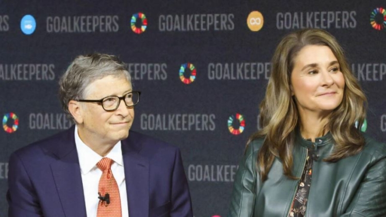 Bill Gates y su esposa Melinda Gates presentan el evento Goalkeepers en el Lincoln Center el 26 de septiembre de 2018, en Nueva York. (Foto de Ludovic MARIN / AFP) (Foto de LUDOVIC MARIN/AFP vía Getty Images)