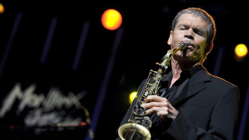 El saxofonista estadounidense David Sanborn, en una fotografía de archivo. EFE/Martial Trezzini