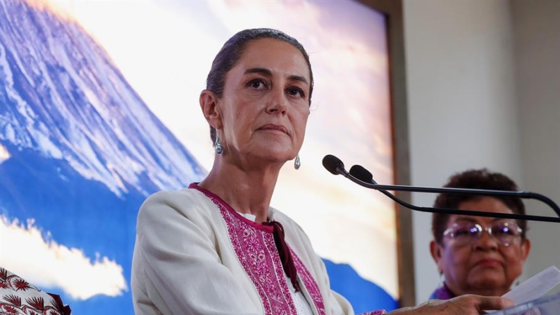 La candidata presidencial del oficialismo, Claudia Sheinbaum, participa en una conferencia este lunes 13 de mayo de 2024, al término de una reunión en la sede de la Federación de Sindicatos de Trabajadores al Servicio del Estado, en la Ciudad de México (México). EFE/Isaac Esquivel
