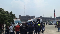 Estudiantes de Ayotzinapa atacan Palacio Nacional de México y dejan 26 policías heridos