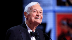 Muere Roger Corman, cineasta independiente y mentor de estrellas de Hollywood, a los 98 años