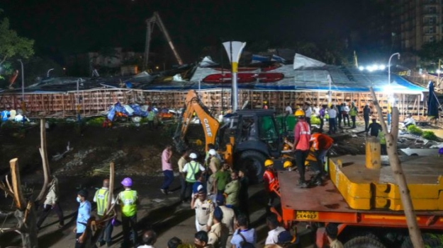 Desplome de espectacular deja 14 muertos y 75 heridos tras tormentas en India
