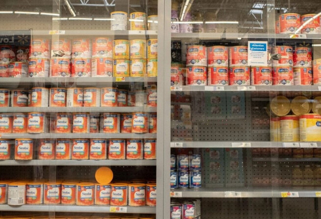 Estantes de fórmula para bebés se ven en un Walmart Supercenter en Houston, Texas, el 8 de julio de 2022. (Brandon Bell/Getty Images)