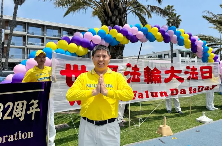 Qinghua Wang asiste a la 25ª celebración del Día de Falun Dafa en Santa Mónica, California, el 12 de mayo de 2024. (Linda Jiang/The Epoch Times)