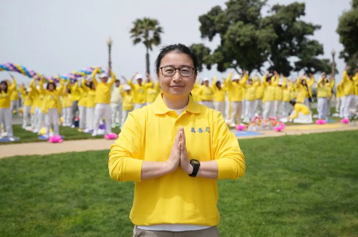Shiyan Chen asiste a la 25ª celebración del Día de Falun Dafa en Santa Mónica, California, el 12 de mayo de 2024. (Debora Cheng/The Epoch Times)