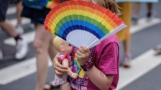 Cifra de niños que se identifican como transgénero podría aumentar, advierte experta en salud