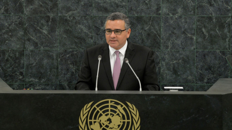 El expresidente de El Salvador, Carlos Mauricio Funes Cartagena, habla en la 68ª Asamblea General de las Naciones Unidas el 25 de septiembre de 2013 en Nueva York. (Andrew Burton/Getty Images)
