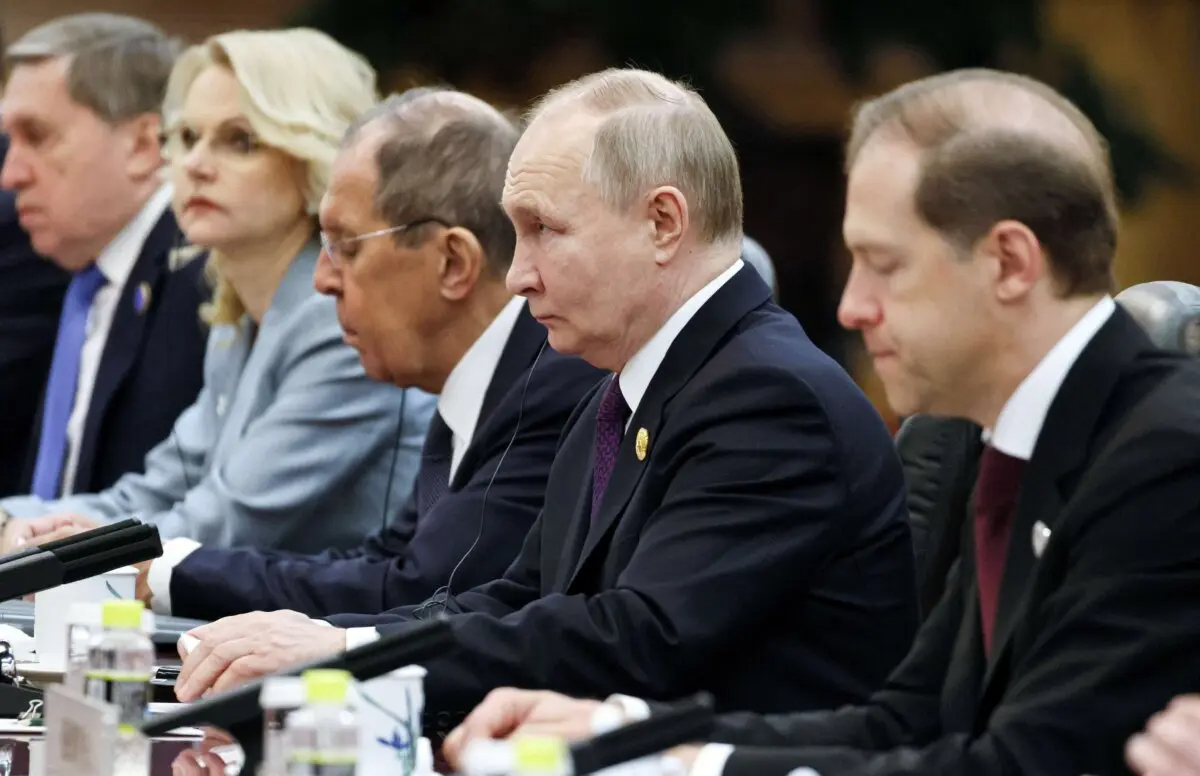 El presidente ruso Vladimir Putin asiste a una reunión con el líder comunista chino Xi Jinping en Beijing el 16 de mayo de 2024. (Mikhail Metzel/Pool/AFP vía Getty Images)