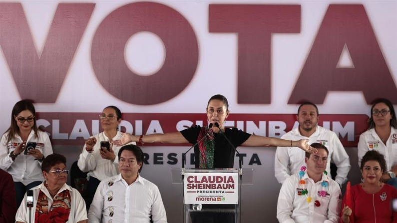 La candidata presidencial del oficialismo mexicano, Claudia Sheinbaum, participa este jueves 16 de mayo de 2024 en un acto de campaña en la de México (México). EFE/José Méndez