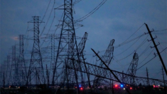 Al menos 4 muertos y 850,000 hogares y empresas sin electricidad en Houston por fuertes tormentas