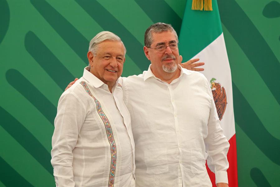 López Obrador y Arévalo hablan sobre migración y extensión de trenes mexicanos a Guatemala