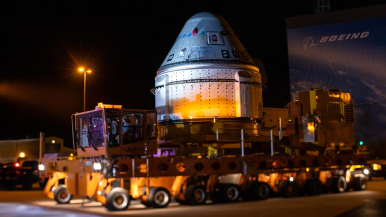 La razón de la nueva fecha es tener más tiempo para resolver "una pequeña fuga de helio en el módulo de servicio de la nave espacial Starliner de Boeing", como explicó este viernes la agencia espacial estadounidense. EFE/EPA/Cristobal Herrera-Ulashkevich