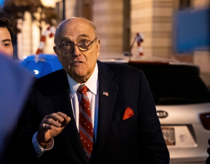 Recibe acusación formal notificada en caso de «electores falsos» en Arizona:  Rudy Giuliani