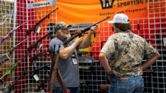 Afiliados a la NRA se reúnen en Dallas y prometen seguir apoyando el derecho a poseer armas