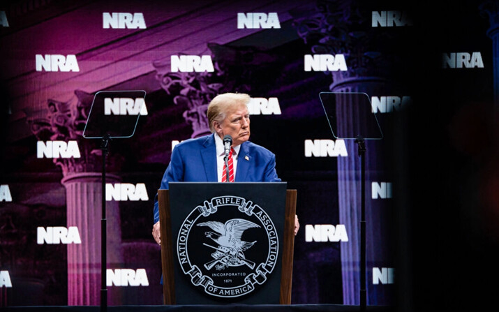 El expresidente Donald J. Trump habla en la reunión de la Asociación Nacional del Rifle (NRA) en el Centro de Convenciones Kay Bailey Hutchison de Dallas, Texas, el 18 de mayo de 2024. (Madalina Vasiliu/The Epoch Times)
