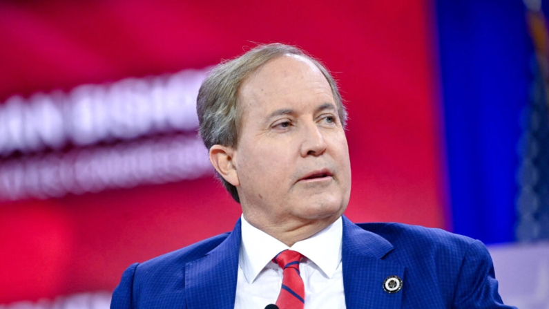 El fiscal general de Texas, Ken Paxton, habla durante la reunión anual de la Conferencia de Acción Política Conservadora (CPAC) en National Harbor, Maryland, el 23 de febrero de 2024. (Mandel Ngan/AFP vía Getty Images)