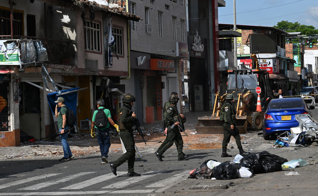 Ataque contra estación policial colombiana deja dos uniformados muertos y tres heridos