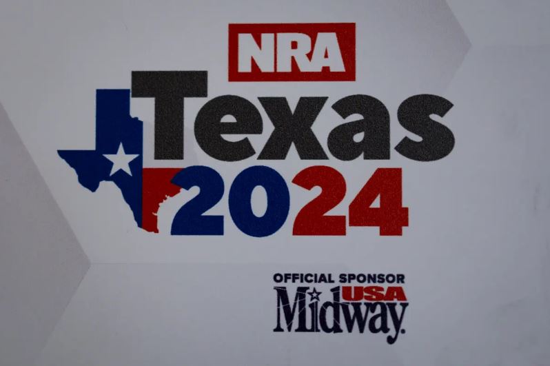 La Asociación Nacional del Rifle (NRA) expone en el Centro de Convenciones Kay Bailey Hutchison de Dallas, Texas, el 17 de mayo de 2024. (Madalina Vasiliu/The Epoch Times)