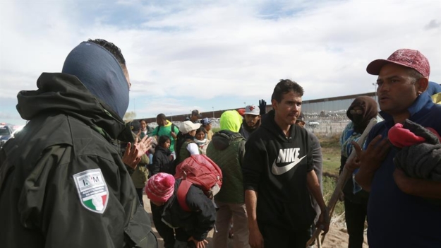 Detienen a hombre por transportar ilegalmente a 15 migrantes salvadoreños en México