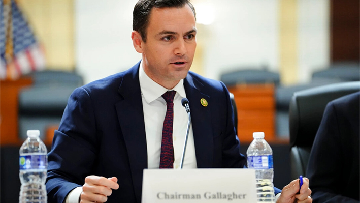 El entonces representante Mike Gallagher habla durante una rueda de prensa en Washington, el 15 de noviembre de 2023. (Madalina Vasiliu/The Epoch Times)
