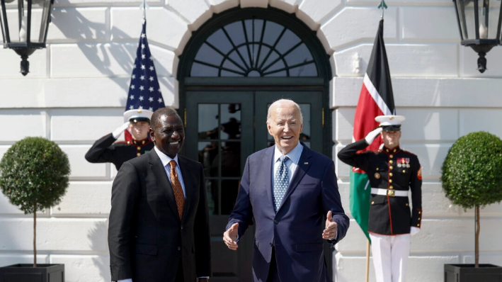 El presidente Joe Biden recibe al presidente keniano William Ruto en la Casa Blanca el 22 de mayo de 2024. (Anna Moneymaker/Getty Images)