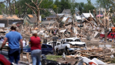 Pronostican mal tiempo en Medio Oeste mientras residentes de Iowa aún limpian daños de reciente tornado